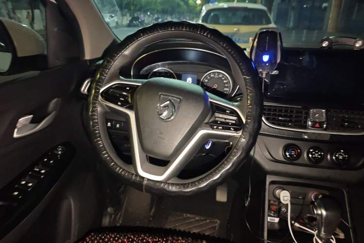 Used Baojun 730 2019 1.5T CVT Fashion Model 7 Seats China VI Emission Standard Steering Wheel