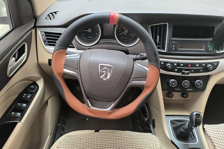 Used Baojun 730 2019 1.5L Manual Value Edition 7 Seats China VI Emission Standard Steering Wheel
