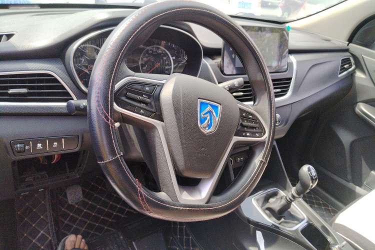 Used Baojun 730 2019 1.5T Manual Fashion Model 7-seater National V Steering Wheel