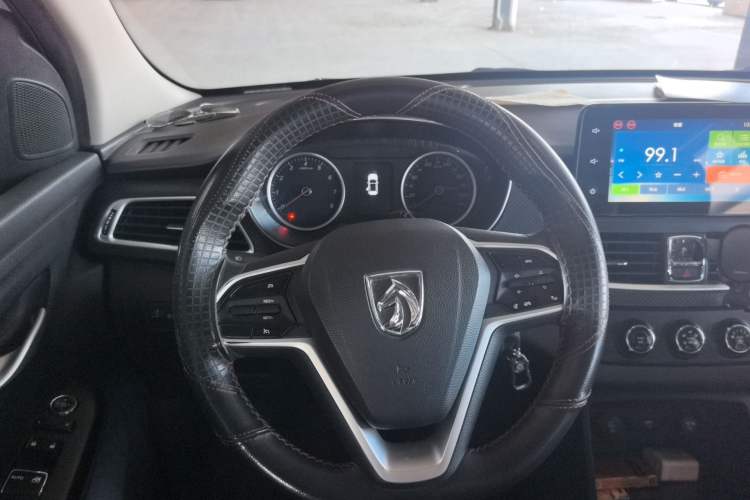 Used Baojun 730 2019 1.5L Manual Fashion Model 7-seater China VI Steering Wheel