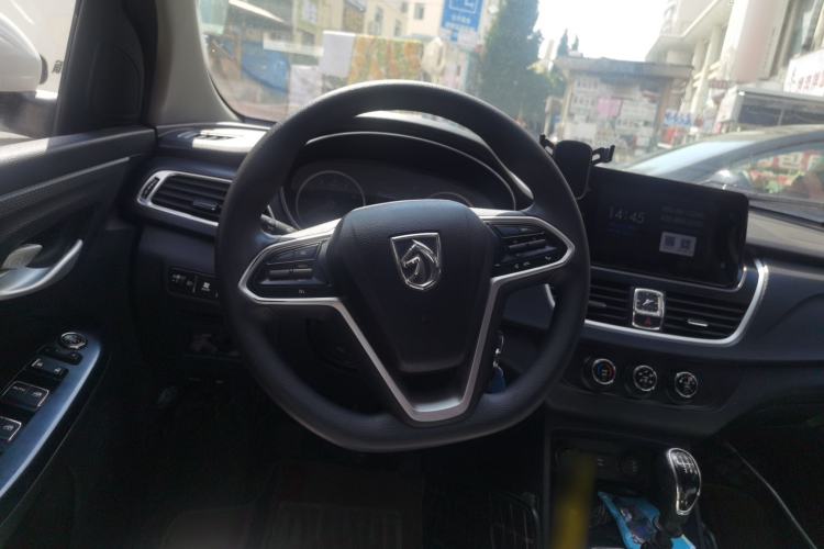 Used Baojun 730 2019 1.5L Manual Fashion Model 7-seater National V Steering Wheel