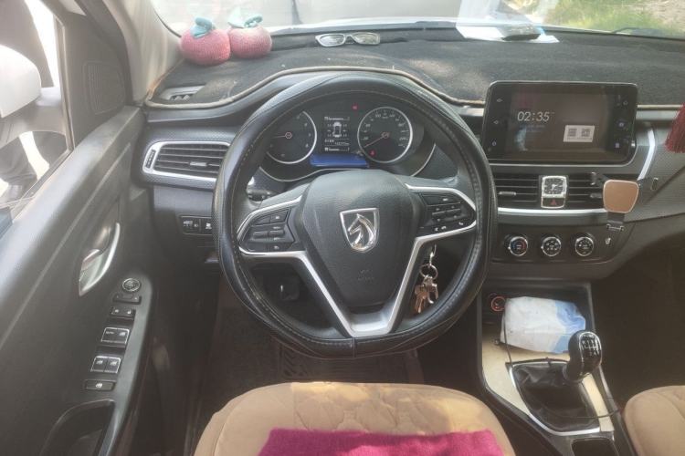 Used Baojun 730 2019 1.5L Manual Fashion Model 7-seater China VI Steering Wheel