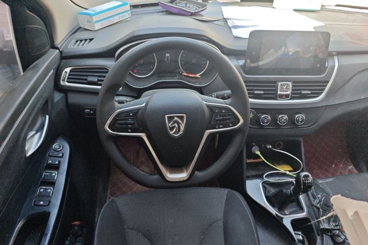 Used Baojun 730 2019 1.5T Manual Fashion Model 7-seater National V Steering Wheel