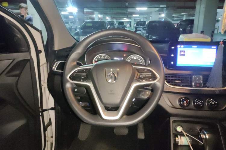 Used Baojun 730 2019 1.5T CVT Fashion Model 7 Seats China VI Emission Standard Steering Wheel