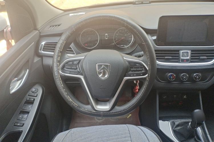 Used Baojun 730 2019 1.5L Manual Fashion Model 7-seater China VI Steering Wheel