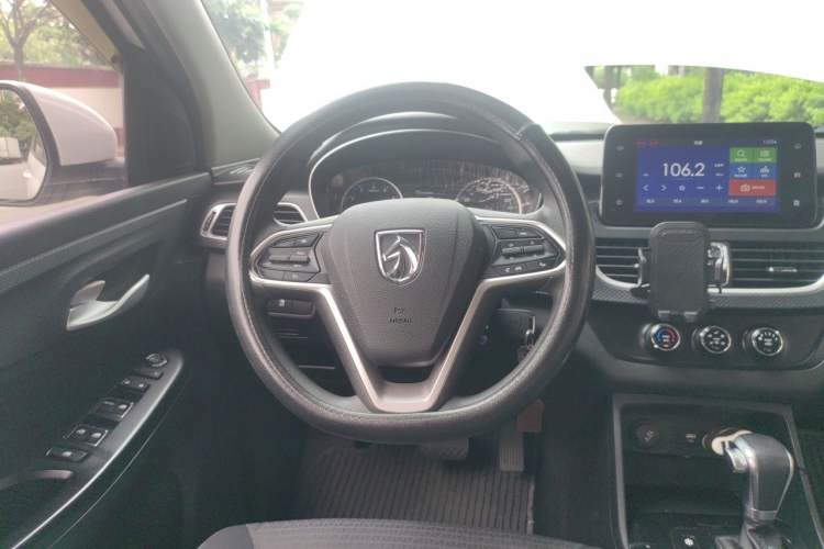 Used Baojun 730 2019 1.5T CVT Fashion Model 7 Seats China V Emission Standard Steering Wheel