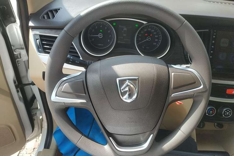 Used Baojun 730 2019 1.5L Manual Value Edition 7 Seats China VI Emission Standard Steering Wheel