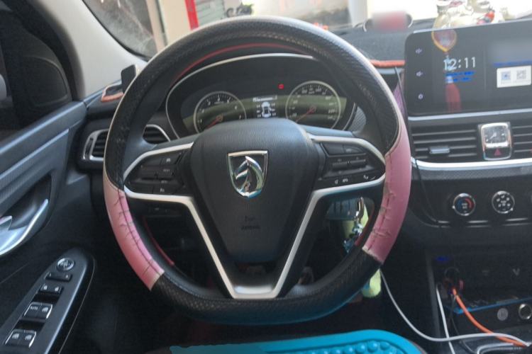 Used Baojun 730 2019 1.5L Manual Fashion Model 7-seater National V Steering Wheel