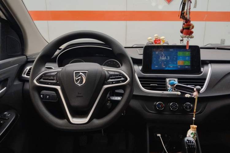 Used Baojun 730 2019 1.5L Manual Fashion Model 7-seater National V Steering Wheel