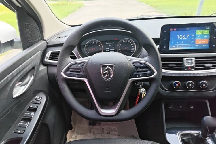 Used Baojun 730 2019 1.5L Manual Fashion Model 7-seater China VI Steering Wheel
