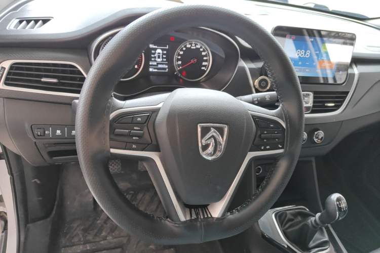 Used Baojun 730 2019 1.5L Manual Fashion Model 7-seater China VI Steering Wheel