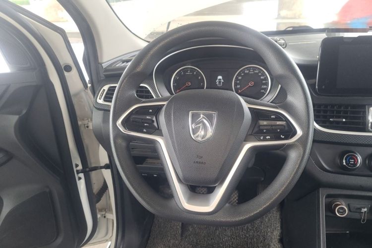 Used Baojun 730 2019 1.5L Manual Fashion Model 7-seater National V Steering Wheel