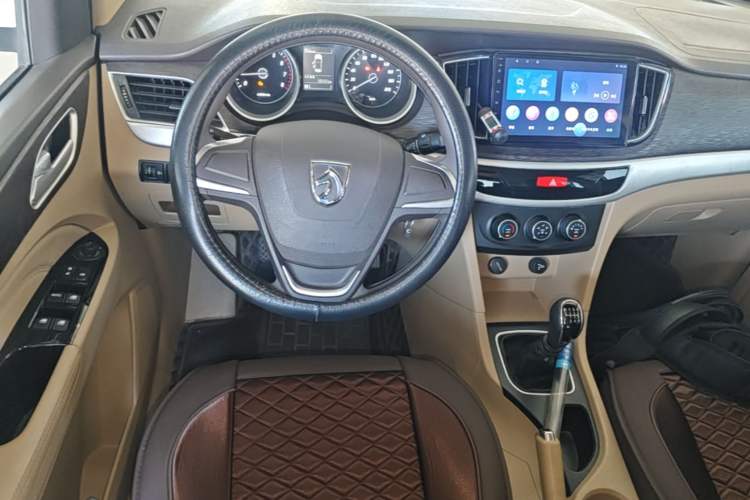 Used Baojun 730 2019 1.5L Manual Value Edition 7 Seats China VI Emission Standard Steering Wheel