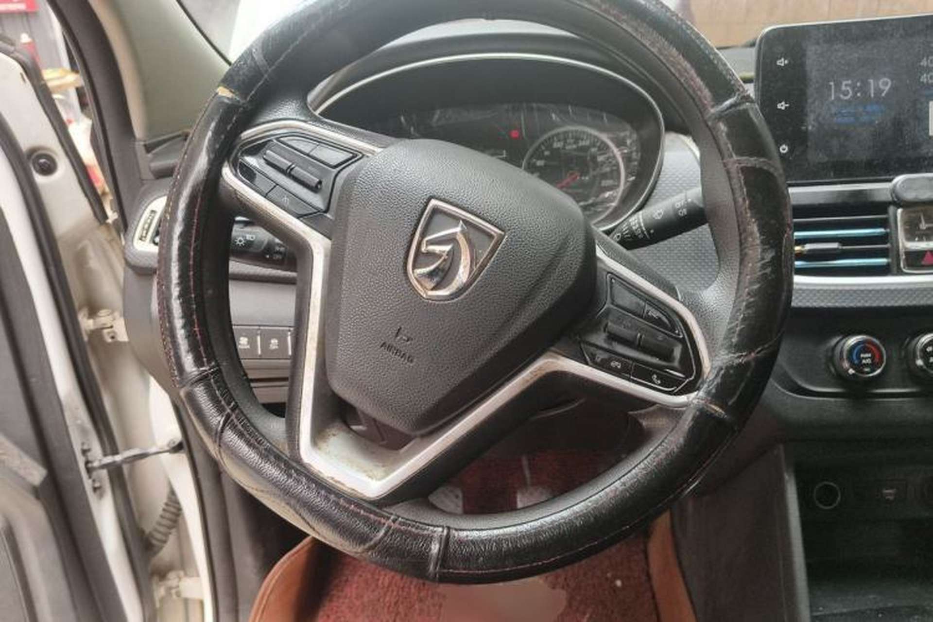Used Baojun 730 2019 1.5L Manual Fashion Model 7-seater National V Steering Wheel