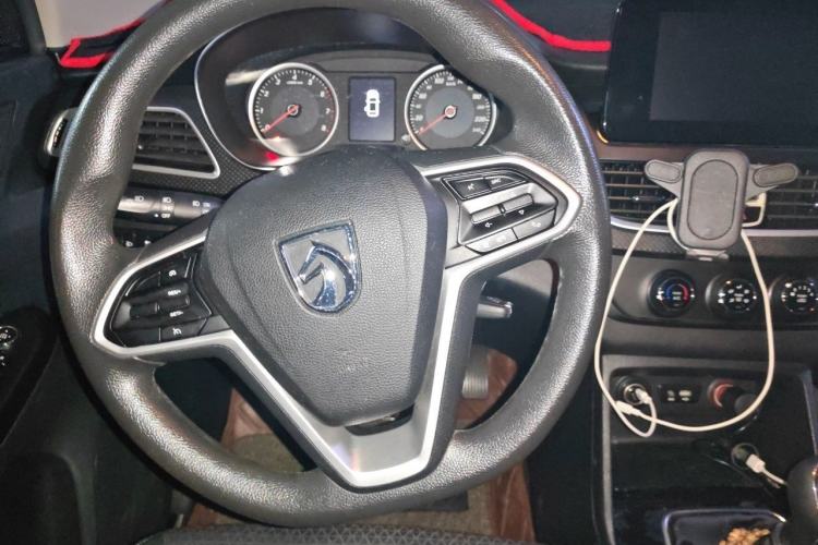 Used Baojun 730 2019 1.5T Manual Fashion Model 7-seater National V Steering Wheel