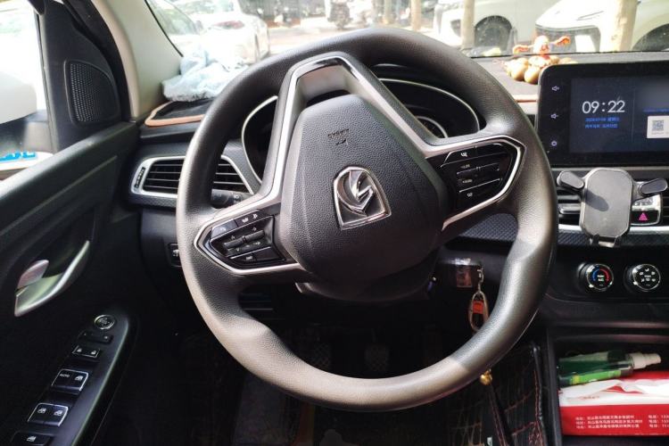 Used Baojun 730 2019 1.5T Manual Fashion Model 7-seater National V Steering Wheel