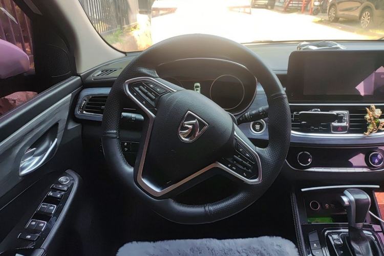 Used Baojun 730 2019 1.5T CVT Flagship Version 7 Seats China V Emission Standard Steering Wheel