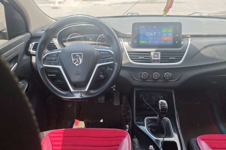 Used Baojun 730 2019 1.5T Manual Fashion Model 7-seater China VI Steering Wheel