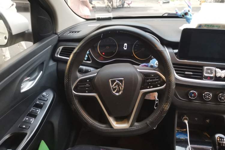 Used Baojun 730 2019 1.5L Manual Fashion Model 7-seater China VI Steering Wheel