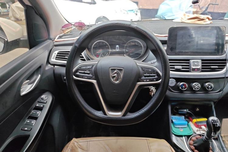 Used Baojun 730 2019 1.5L Manual Fashion Model 7-seater China VI Steering Wheel
