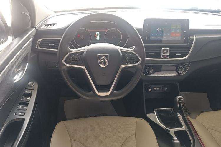 Used Baojun 730 2019 1.5T Manual Fashion Model 7 Seats China V Steering Wheel