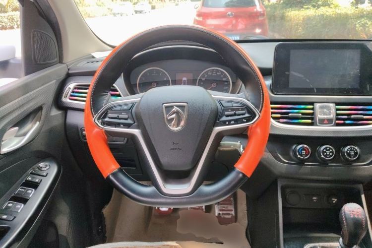 Used Baojun 730 2019 1.5L Manual Fashion Model 7-seater National V Steering Wheel