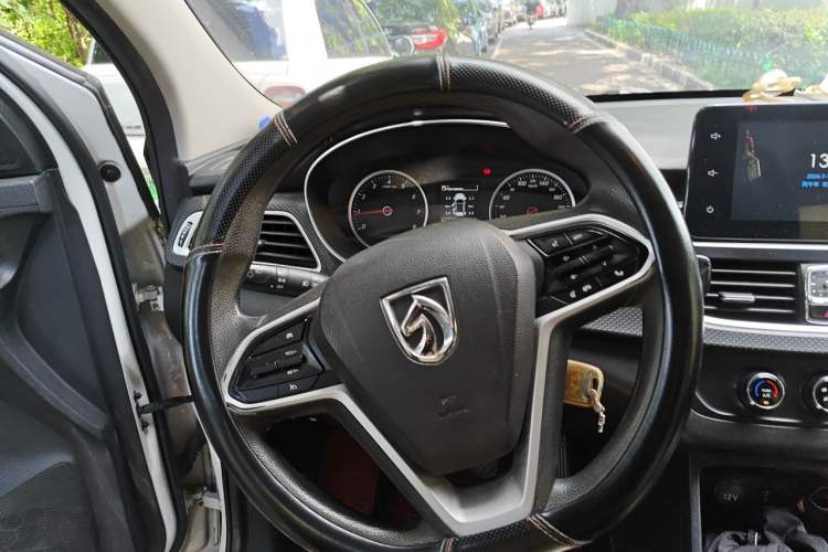Used Baojun 730 2019 1.5T Manual Fashion Model 7-seater National V Steering Wheel