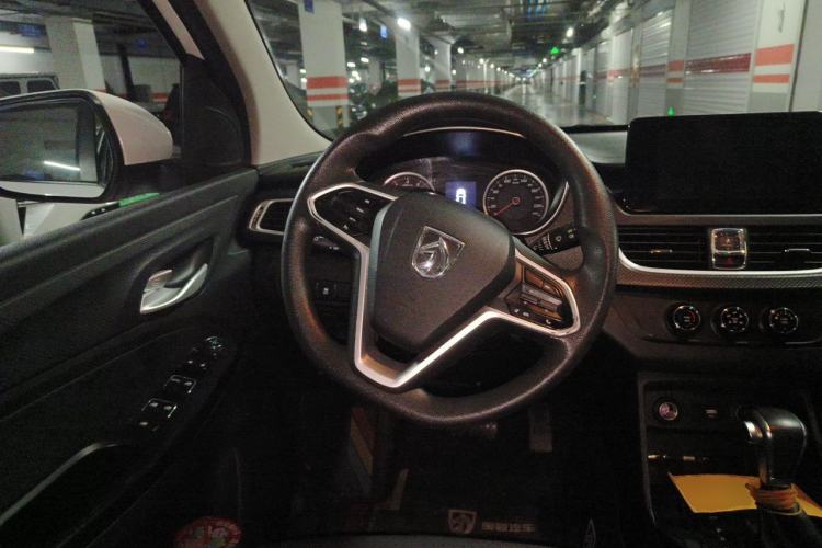 Used Baojun 730 2019 1.5T CVT Fashion Model 7 Seats China V Emission Standard Steering Wheel