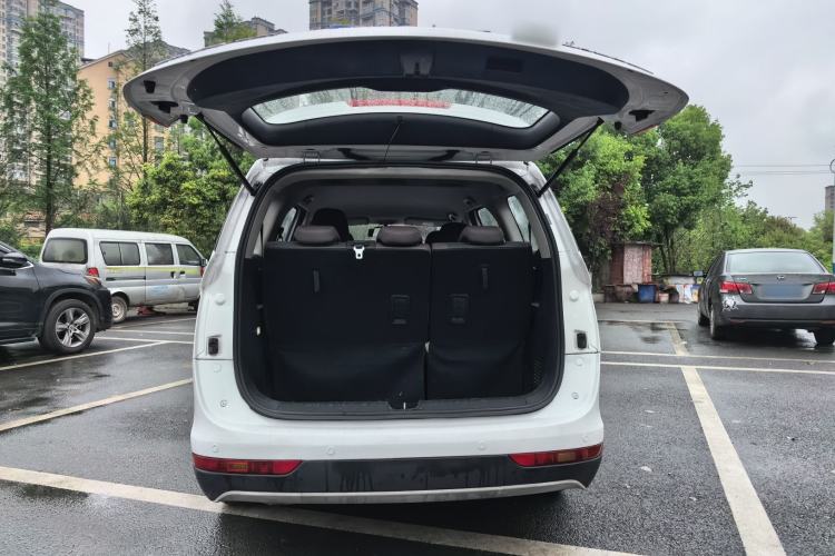Used Baojun 730 2019 1.5T Manual Fashion Model 7-seater China VI Trunk