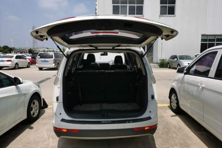 Used Baojun 730 2019 1.5T CVT Fashion Model 7 Seats China V Emission Standard Trunk