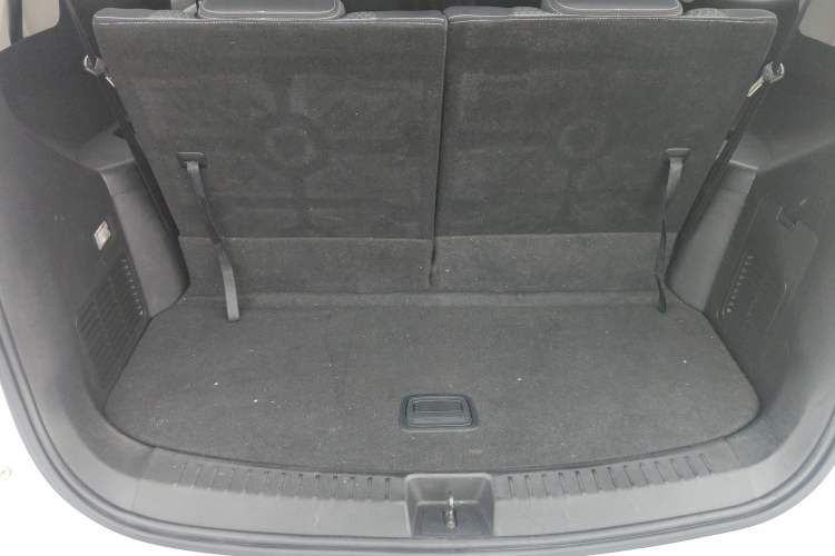 Used Baojun 730 2019 1.5T CVT Fashion Model 7 Seats China V Emission Standard Trunk