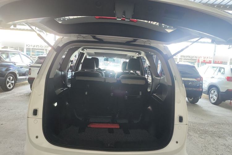 Used Baojun 730 2019 1.5T Manual Fashion Model 7-seater China VI Trunk