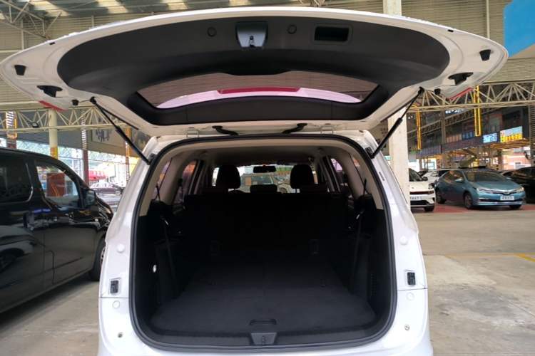Used Baojun 730 2019 1.5T CVT Fashion Model 7 Seats China V Emission Standard Trunk