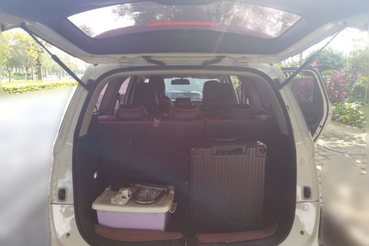Used Baojun 730 2019 1.5T Manual Fashion Model 7-seater China VI Trunk