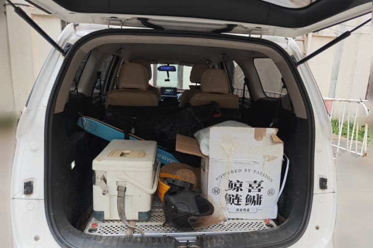 Used Baojun 730 2019 1.5T Manual Fashion Model 7-seater China VI Trunk