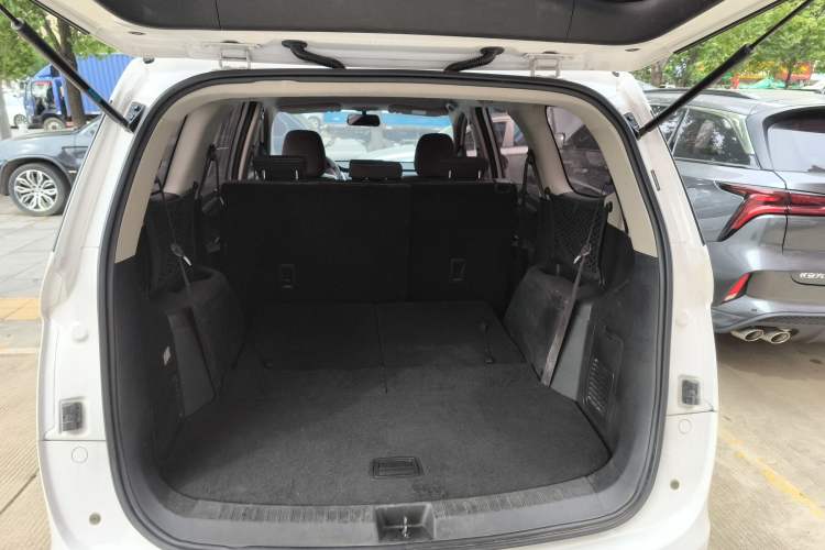 Used Baojun 730 2019 1.5T CVT Fashion Model 7 Seats China V Emission Standard Trunk