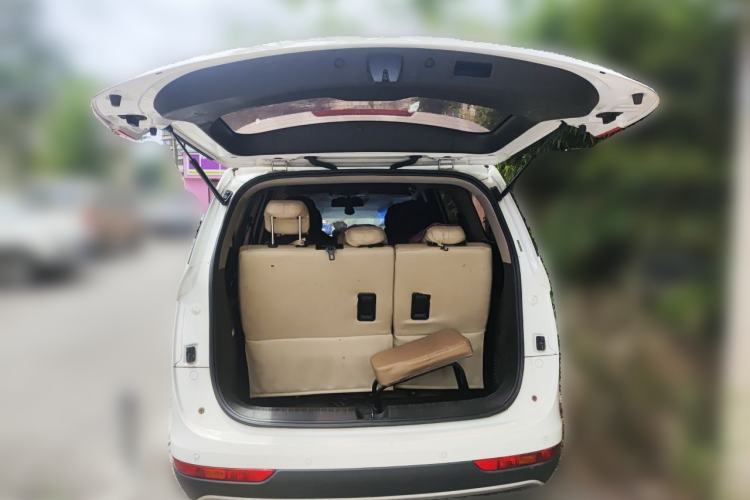 Used Baojun 730 2019 1.5L Manual Fashion Model 7-seater China VI Trunk