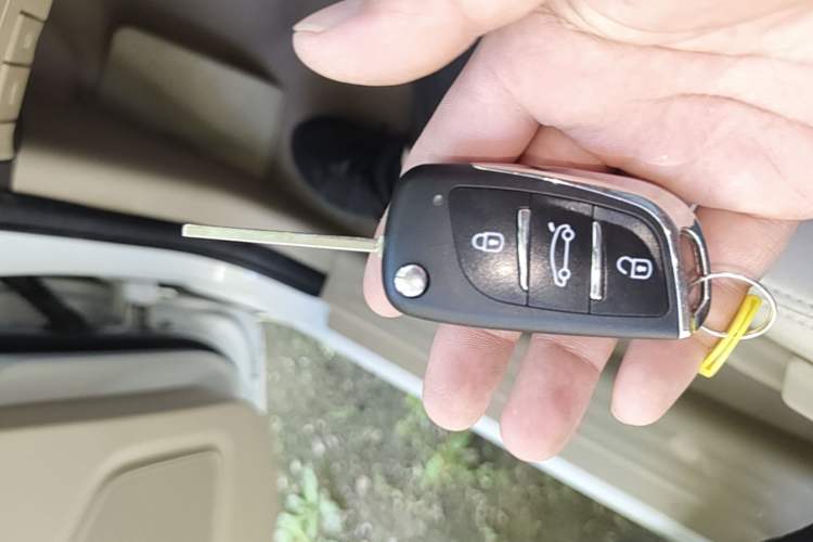 Used Baojun 730 2019 1.5L Manual Value Edition 7 Seats China VI Emission Standard Vehicle Key