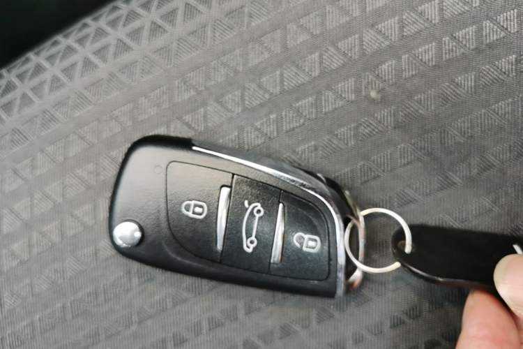 Used Baojun 730 2019 1.5T CVT Fashion Model 7 Seats China V Emission Standard Vehicle Key