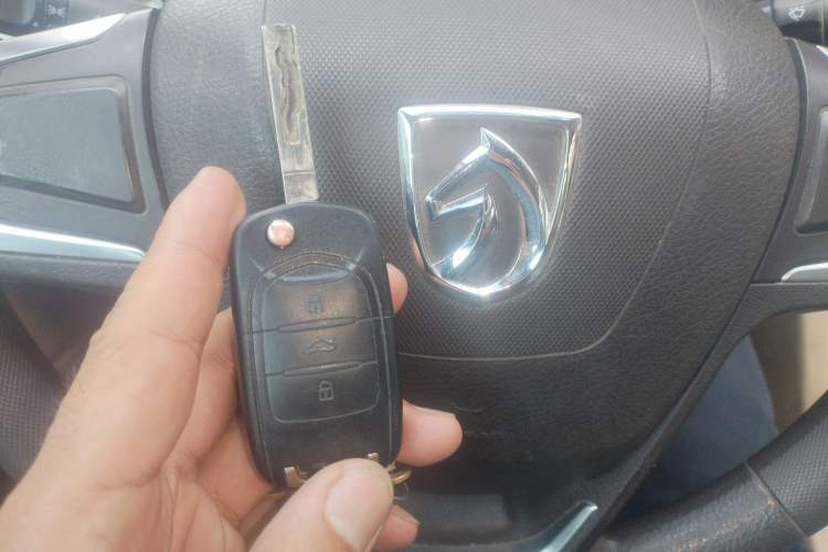 Used Baojun 730 2019 1.5L Manual Value Edition 7 Seats China VI Emission Standard Vehicle Key