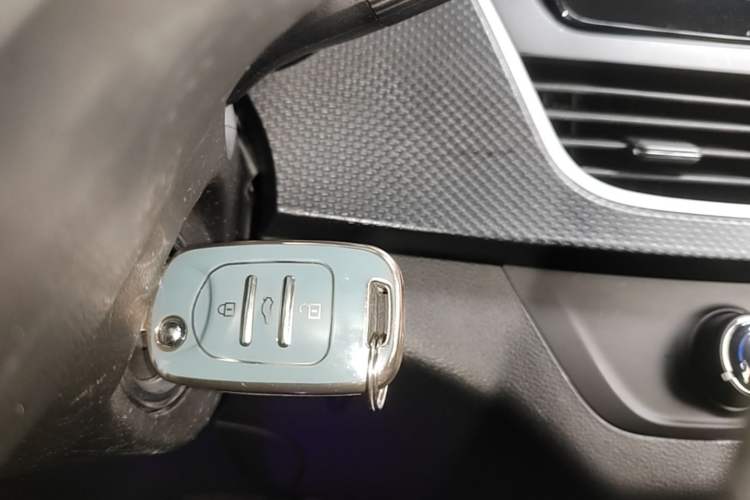 Used Baojun 730 2019 1.5L Manual Fashion Model 7-seater National V Vehicle Key