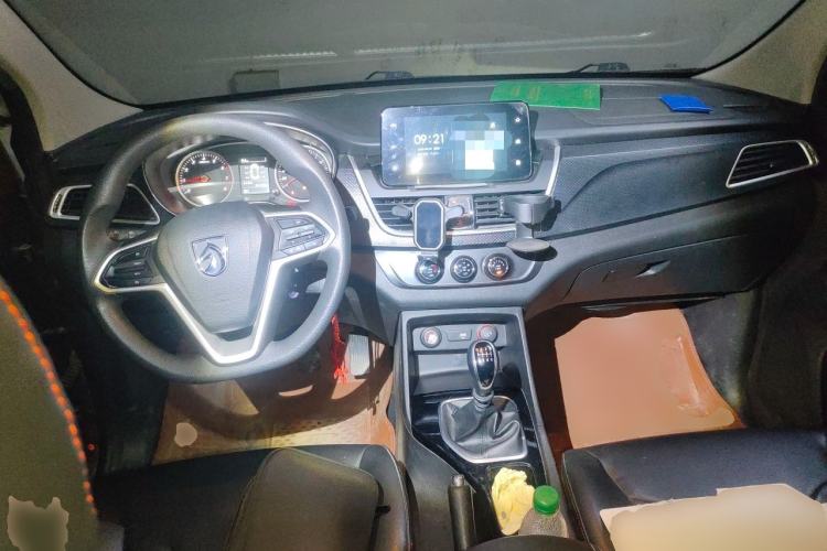 Used Baojun 730 2021 1.5L Manual Fashion Version 7 Seats Center Console