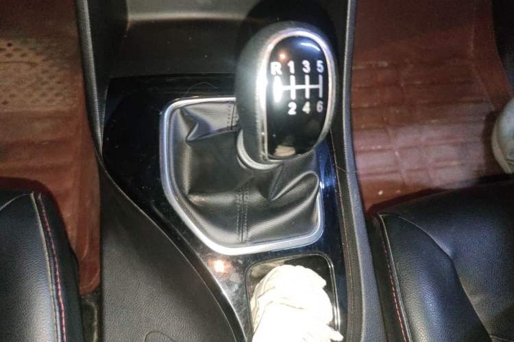 Used Baojun 730 2021 1.5L Manual Fashion Version 7 Seats Gear Lever