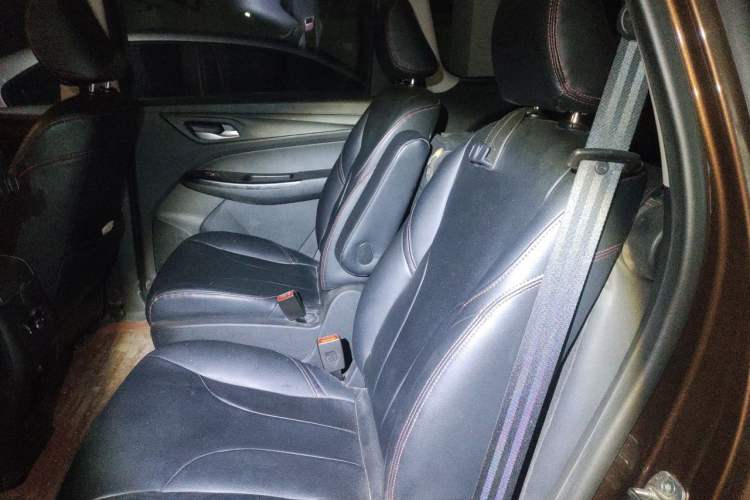 Used Baojun 730 2021 1.5L Manual Fashion Version 7 Seats Left Rear Seat