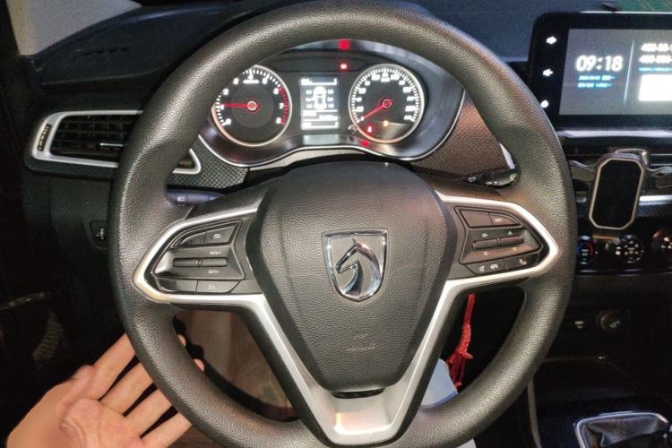 Used Baojun 730 2021 1.5L Manual Fashion Version 7 Seats Steering Wheel