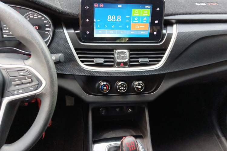 Used Baojun 730 2021 1.5L Manual Fashion Version 7 Seats Audio And AC Panel