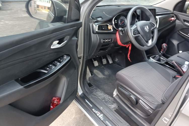 Used Baojun 730 2021 1.5L Manual Fashion Version 7 Seats Driver Seat