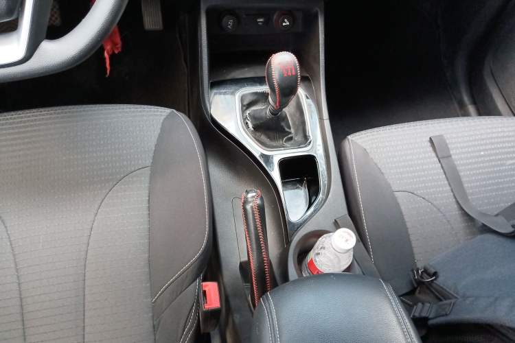 Used Baojun 730 2021 1.5L Manual Fashion Version 7 Seats Gear Lever