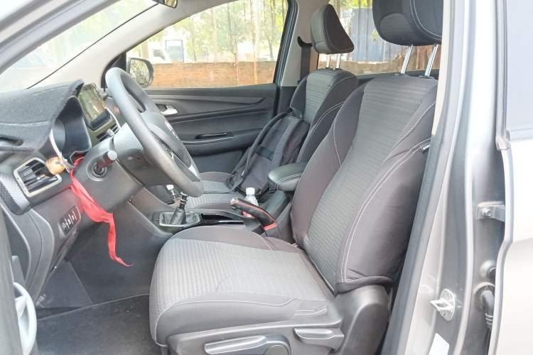 Used Baojun 730 2021 1.5L Manual Fashion Version 7 Seats Left Front Seat