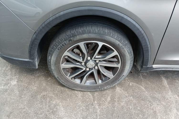 Used Baojun 730 2021 1.5L Manual Fashion Version 7 Seats Left Front Wheel Hub